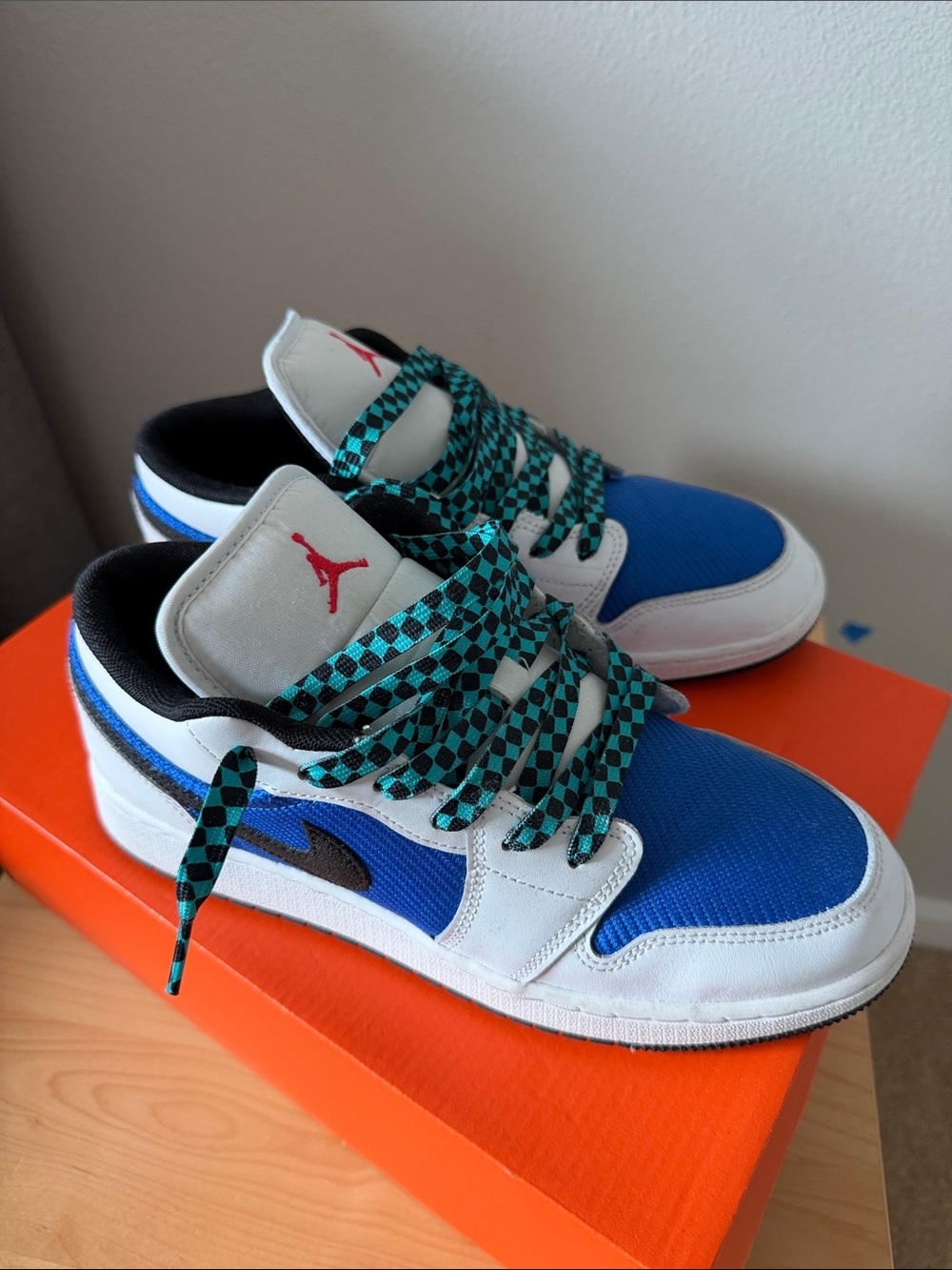 Nike Kids Blue and White Low-Top Sneakers with Black Swoosh